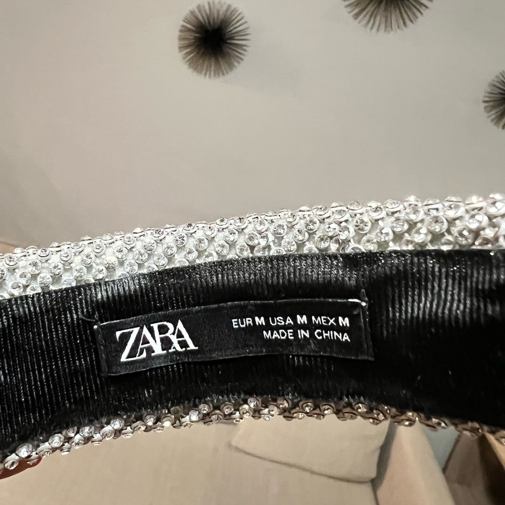 ZARA Sparkly Rhinestone Headband โ Elegant Statement Piece โจ - Picture 2 of 5